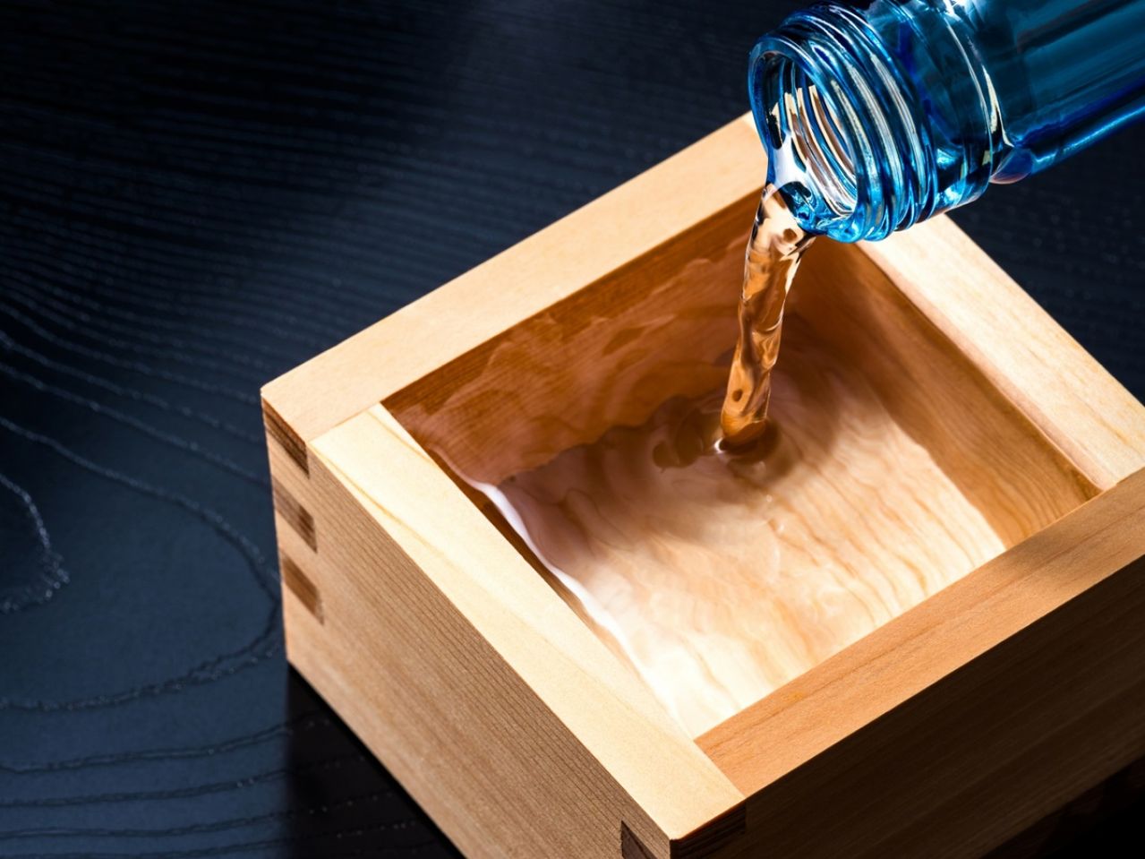 【日本酒の美味しい飲み方】初心者さんもOK！種類別おすすめ温度＆楽しみ方