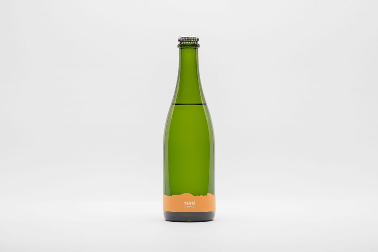 haccoba、新・定番酒 “zairai”（在来）シリーズを発表。日本草木研究所と連携し、福島県の山の在来素材をお米と一緒に発酵させた “zairai [forest]” を12月14日より発売。