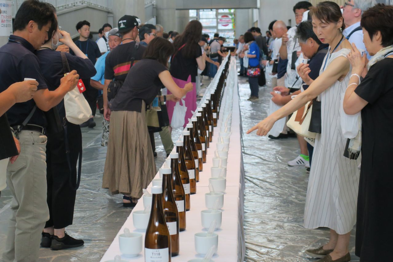朝日酒造主催「貯蔵原酒100本のきき酒会