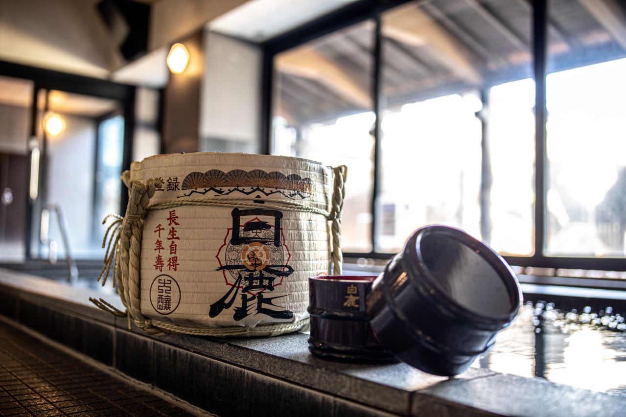 地元西宮の銘酒を贅沢に注ぐ！ 湯の華廊で「新春・日本酒朝風呂」を1月2・3日開催