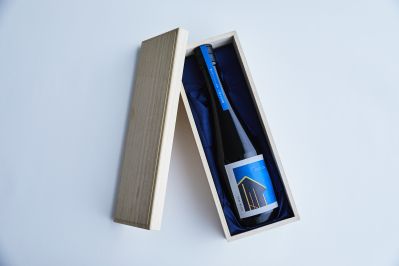 水口酒造が、瀬戸内リトリート 青凪 by 温故知新の開業10周年を記念した限定コラボレーション日本酒「TEN BLUE」を発売